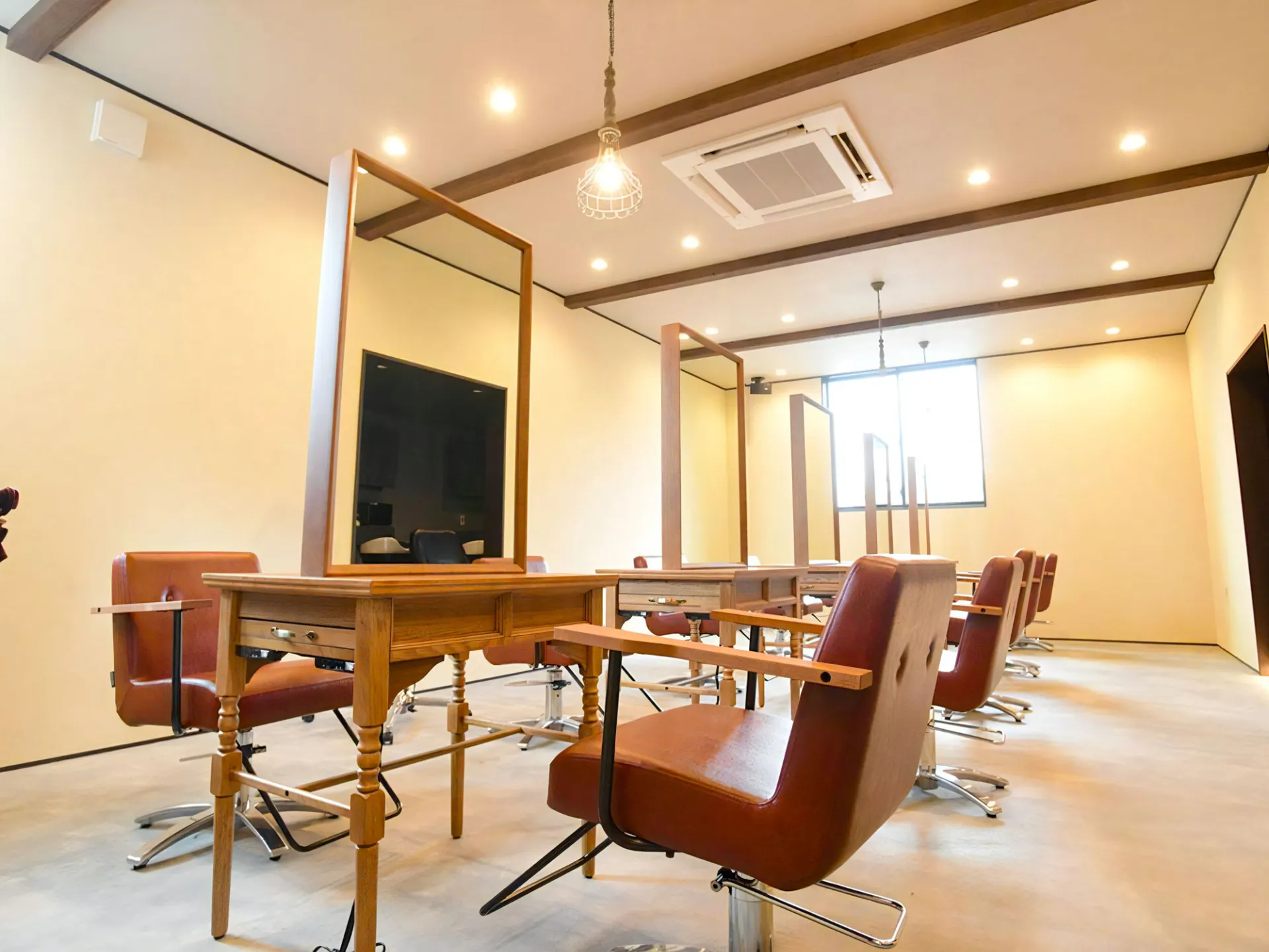 前橋市のプライベート空間で髪質改善を目指した施術を提供する美容院。スタッフの求人もしております。