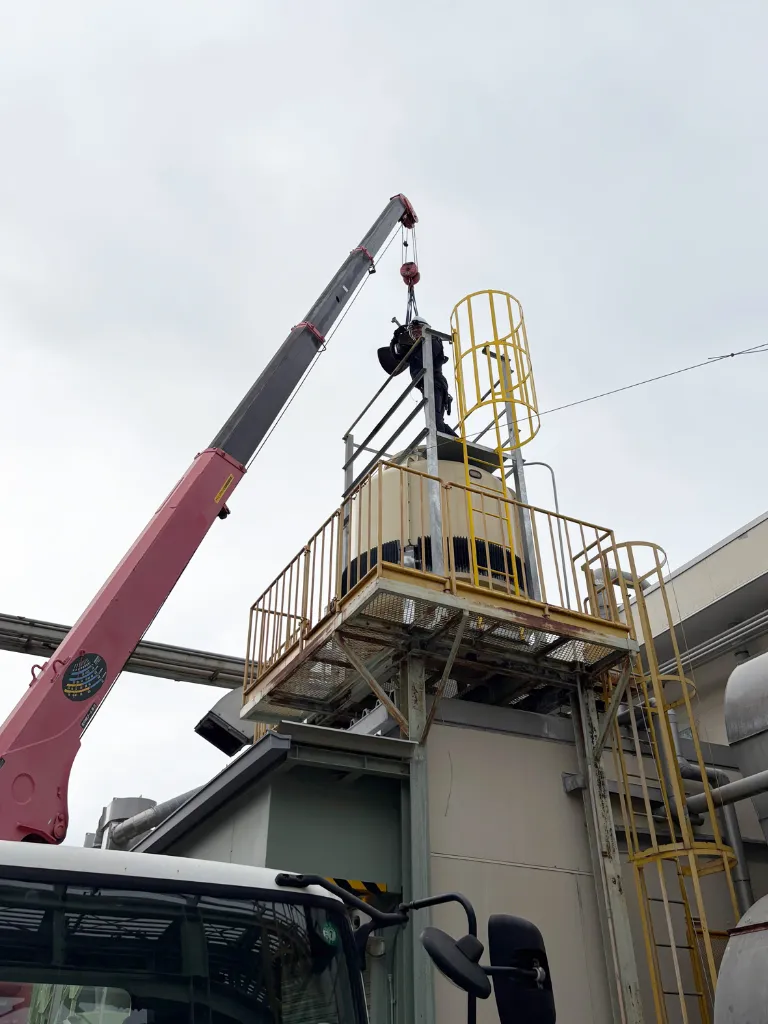 事例②丸形冷却塔モーター交換工事