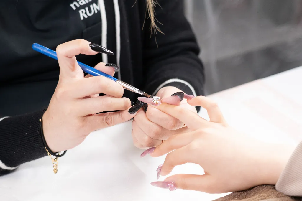 忙しい女性に、気兼ねなく通えるネイルサロンを