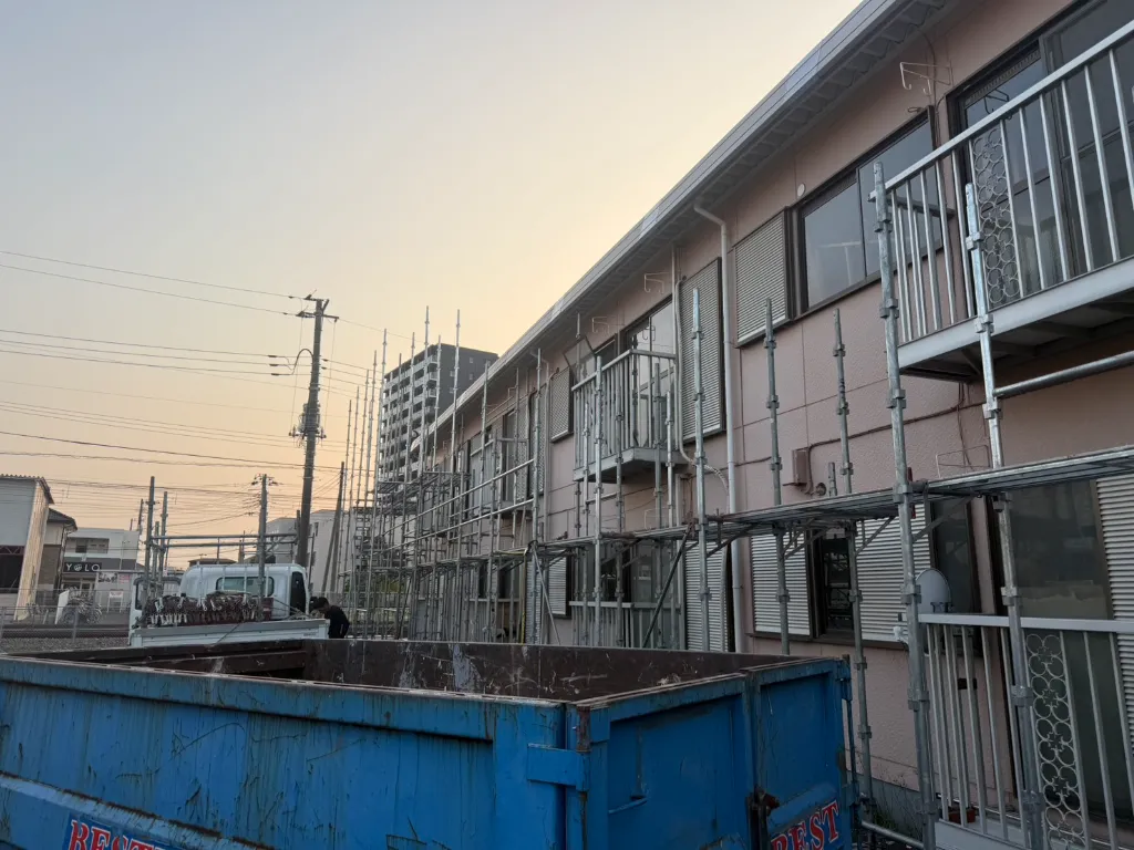 足場施工(応援)　40℃は暑い！水分補給しっかり！